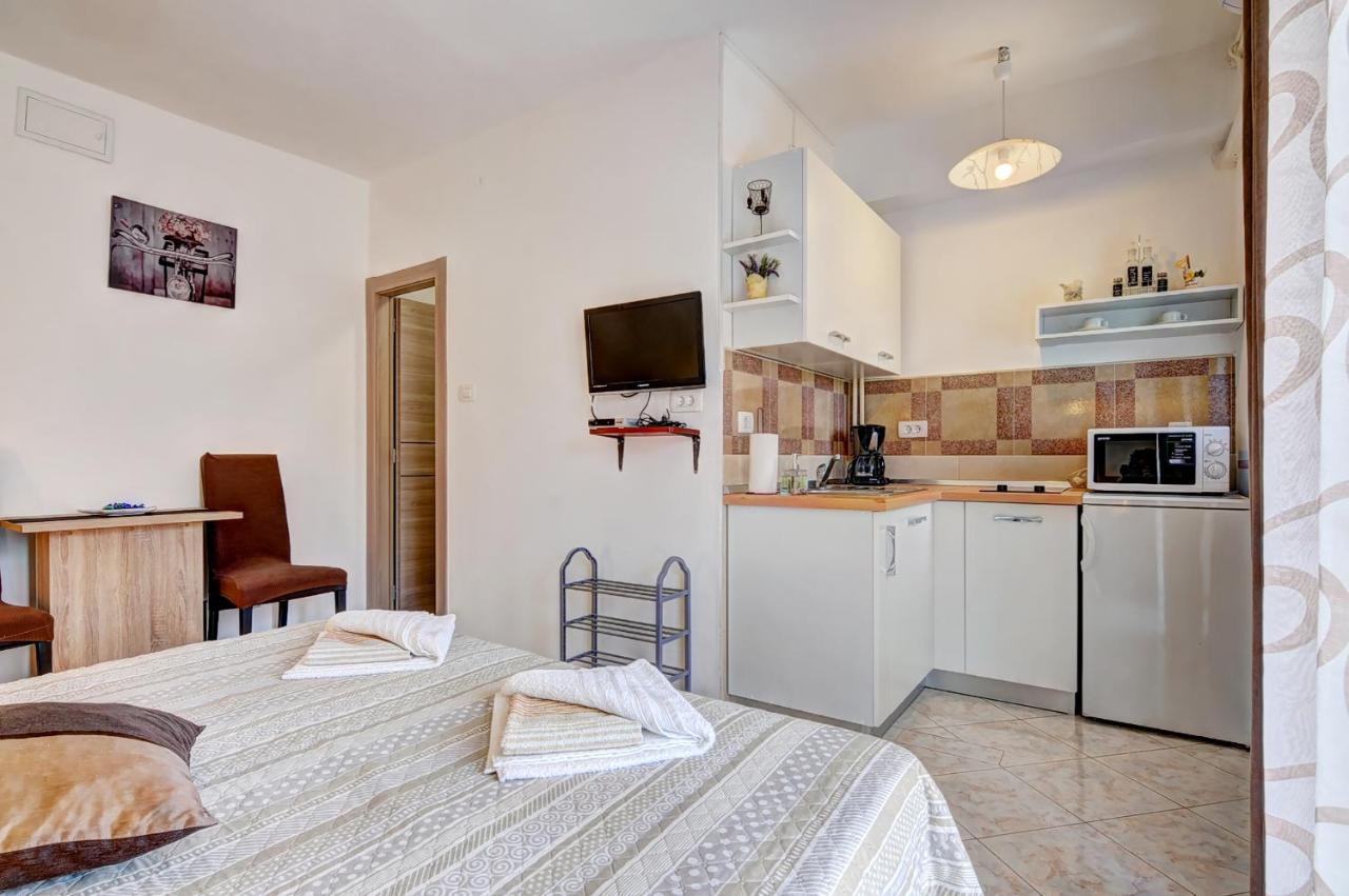Apartments Kajfes Fažana Εξωτερικό φωτογραφία