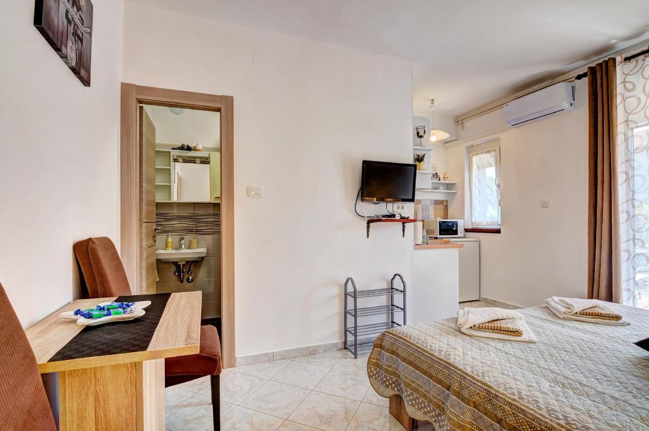 Apartments Kajfes Fažana Εξωτερικό φωτογραφία